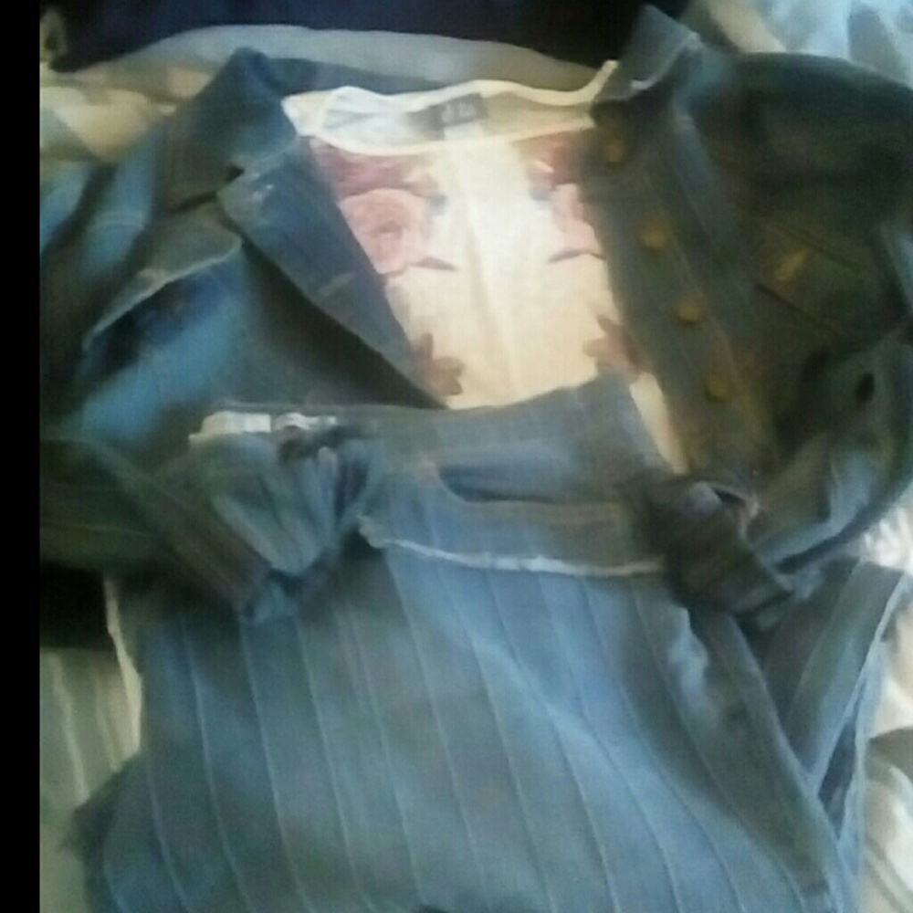 I am selling a two-piece denim jeans set